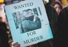 Суперечливі свідчення ставлять під сумнів розповідь агента ICE про фатальну зустріч