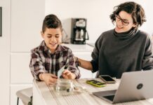 Мислення Мільйонера: 10 Уроків, Які 1% Найбагатших Дають Своїм Дітям про Гроші