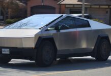 Від місячних годин до проблем Waymo: огляд трендів у технологіях, автопромі та сфері послуг для дому