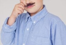 Comprobación de edad de la IA de Meta: cómo un bigote falso expuso un sistema defectuoso